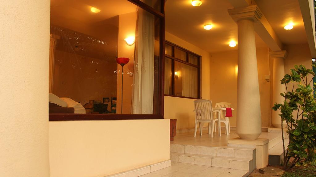 Hotel Janishi Residencies Negombo Exterior foto