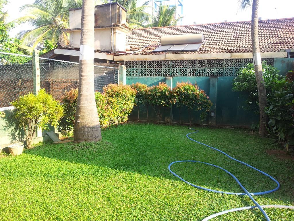 Hotel Janishi Residencies Negombo Exterior foto