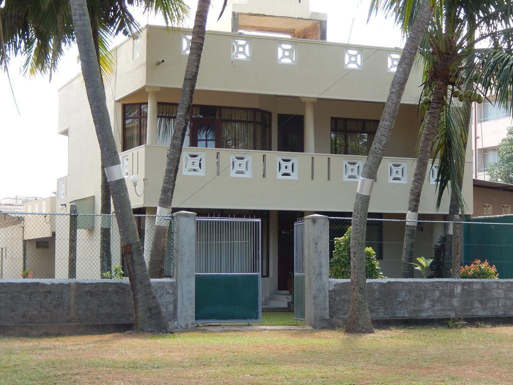 Hotel Janishi Residencies Negombo Habitación foto