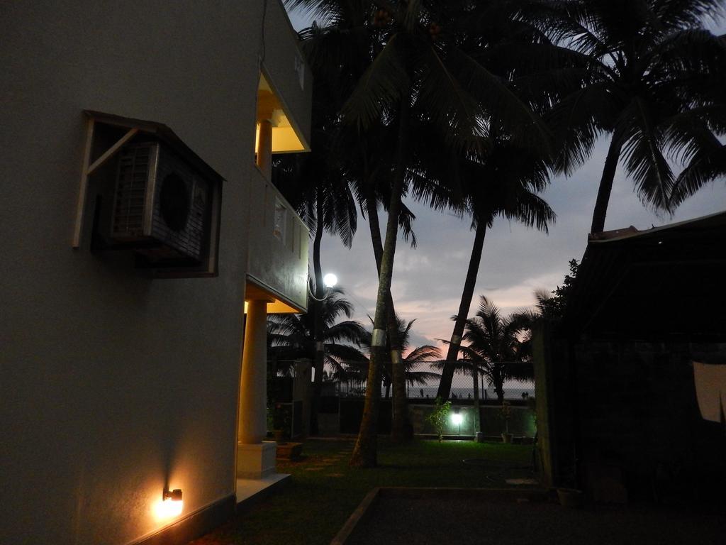 Hotel Janishi Residencies Negombo Exterior foto