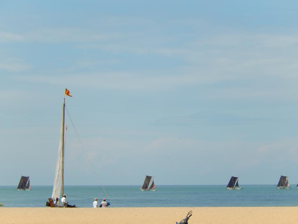 Hotel Janishi Residencies Negombo Exterior foto