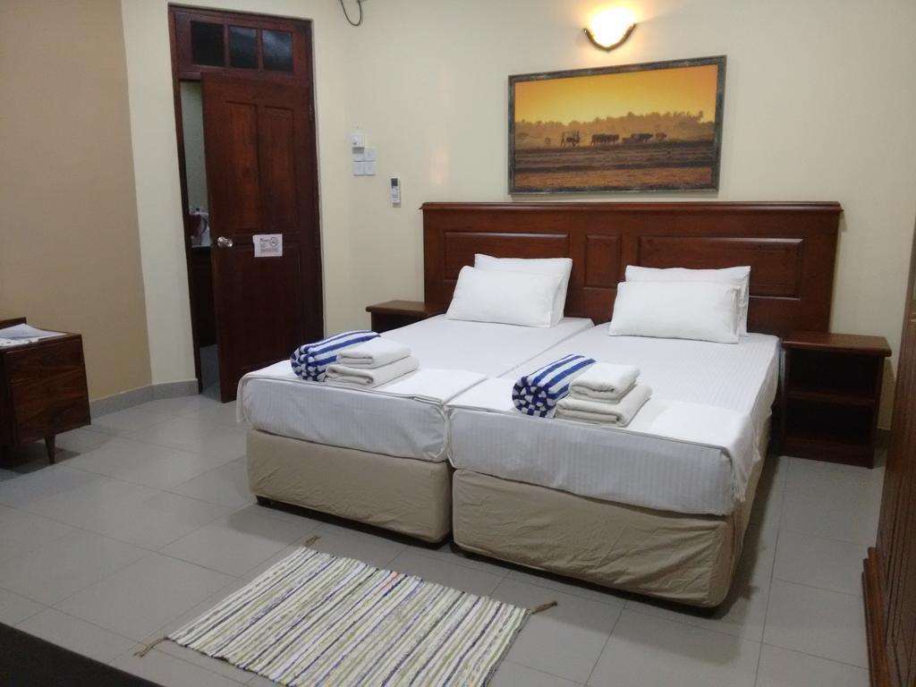 Hotel Janishi Residencies Negombo Exterior foto