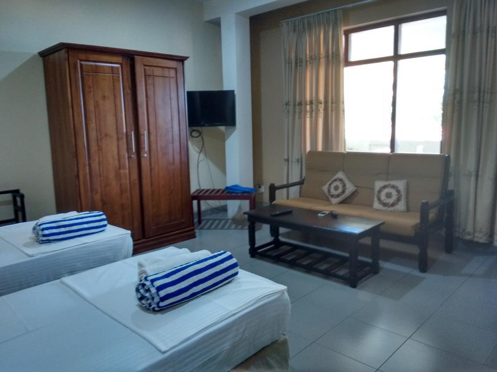 Hotel Janishi Residencies Negombo Exterior foto