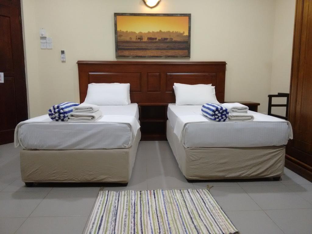 Hotel Janishi Residencies Negombo Exterior foto