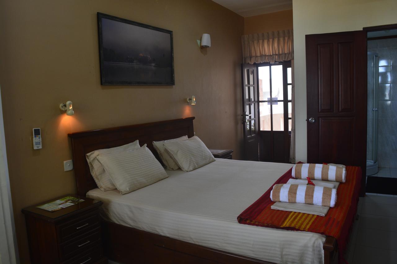 Hotel Janishi Residencies Negombo Exterior foto
