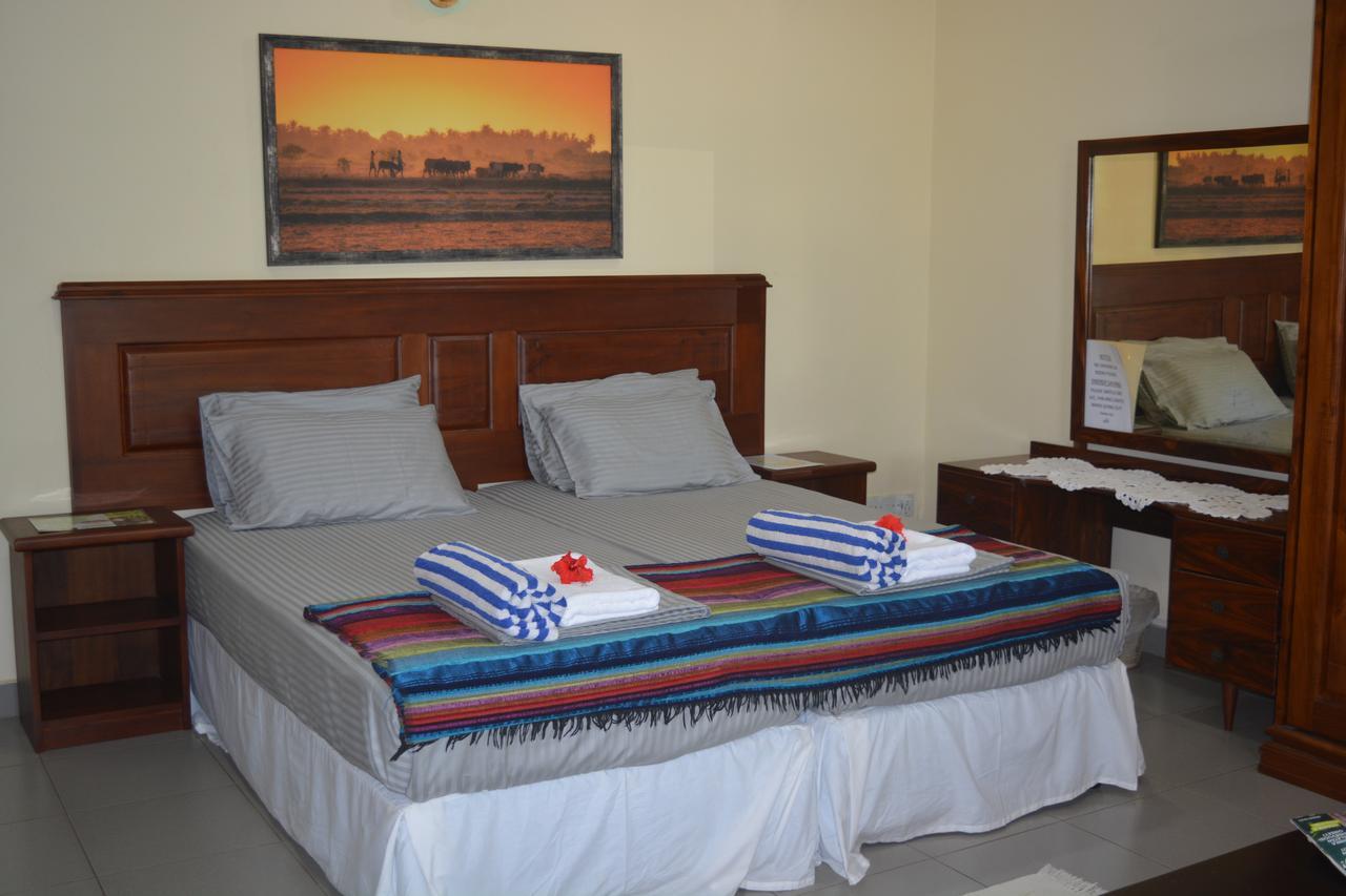 Hotel Janishi Residencies Negombo Exterior foto